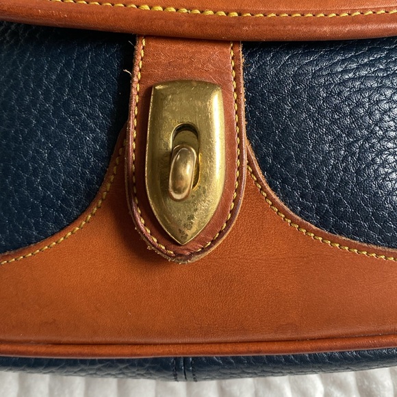 Vintage Dooney & Bourke Square Carrier Crossbody in Navy and Tan - Picture 3 of 13